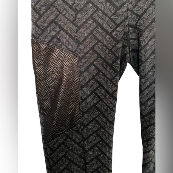 RITCHI Black Geometric Pattern Jeggings - Size XS/SM - Picture 3 of 6